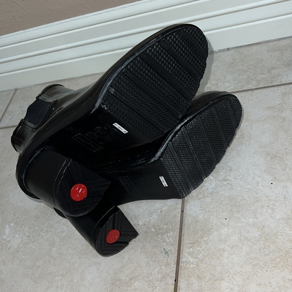 HUNTER Chelsea Style High Gloss Heeled Ankle Rain Boots Sz 9 - Picture 7 of 10